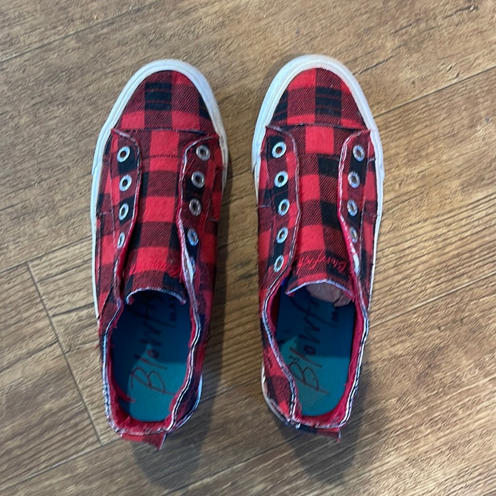 Blowfish Buffalo Plain sneakers sz 10 very cute